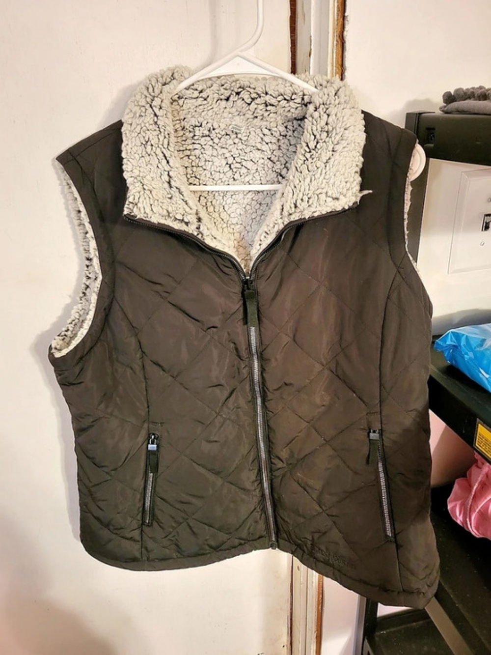 Free Country Quilted Sherpa-Lined Vest in Black & Gray Size Large